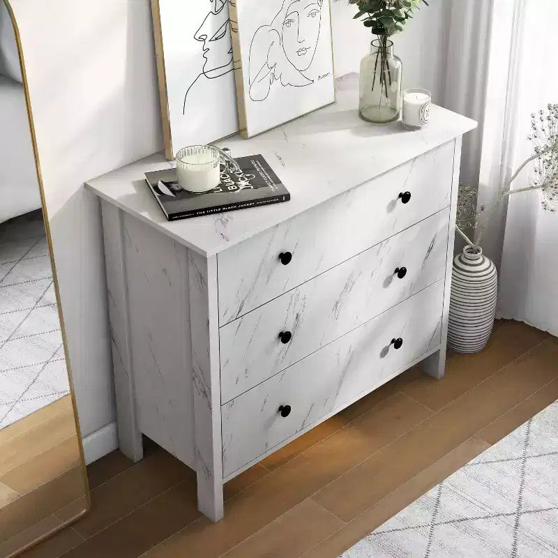 Comò a 3 cassetti con finitura effetto marmo bianco