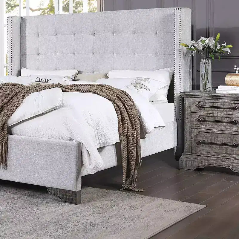 Letto a piattaforma King orientale con testiera imbottita trapuntata senza bottoni