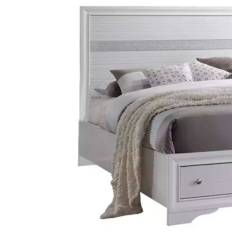 Letto matrimoniale in bianco lucido con pediera contenitore