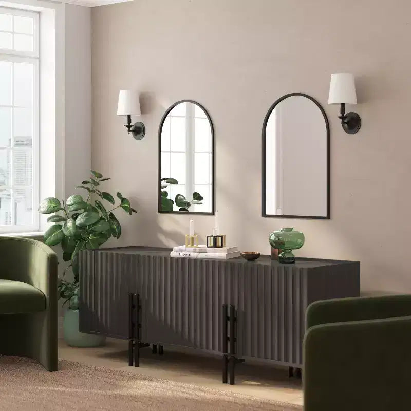 Specchio da parete ad arco con cornice in metallo per ingressi, sale da pranzo e soggiorni