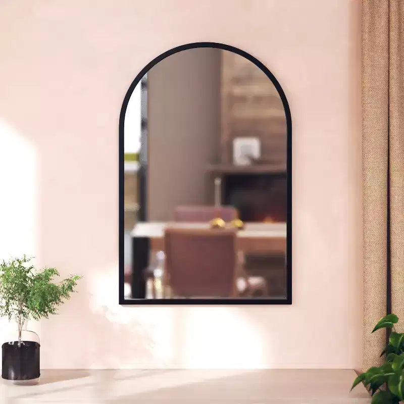 Specchio da parete ad arco con cornice in metallo per ingressi, sale da pranzo e soggiorni