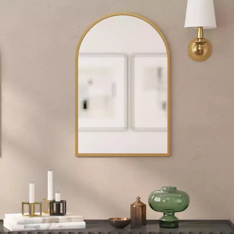Specchio da parete ad arco con cornice in metallo per ingressi, sale da pranzo e soggiorni