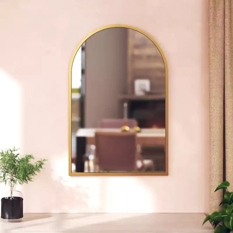 Specchio da parete ad arco con cornice in metallo per ingressi, sale da pranzo e soggiorni