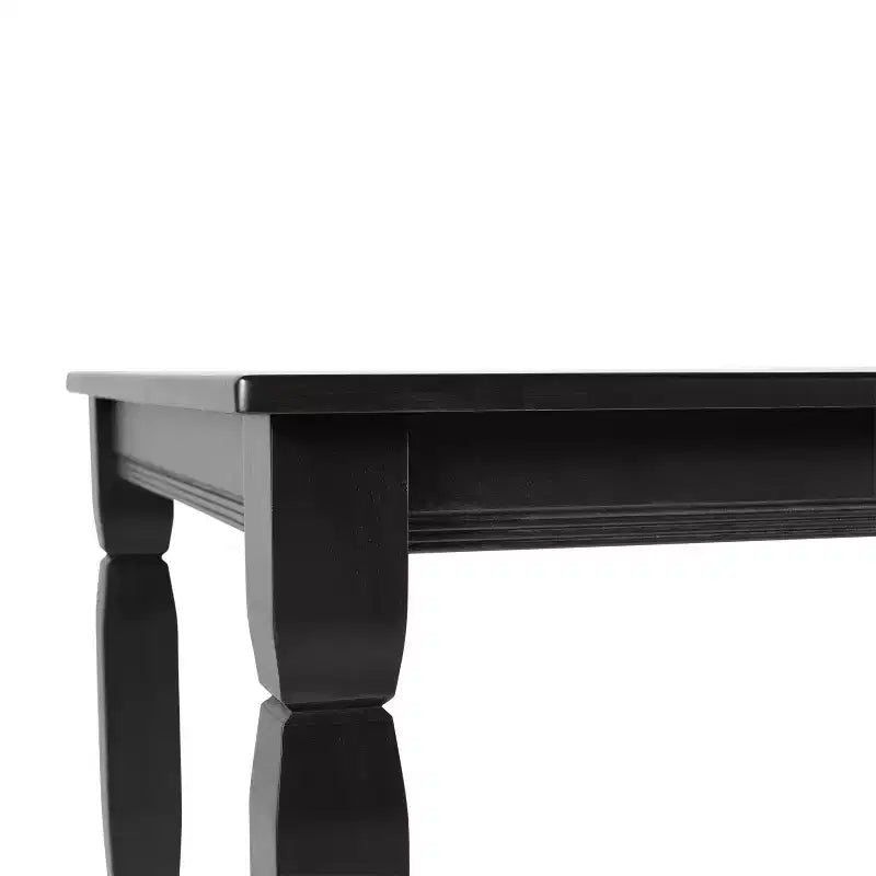 Tavolo da pranzo in legno con gambe intagliate