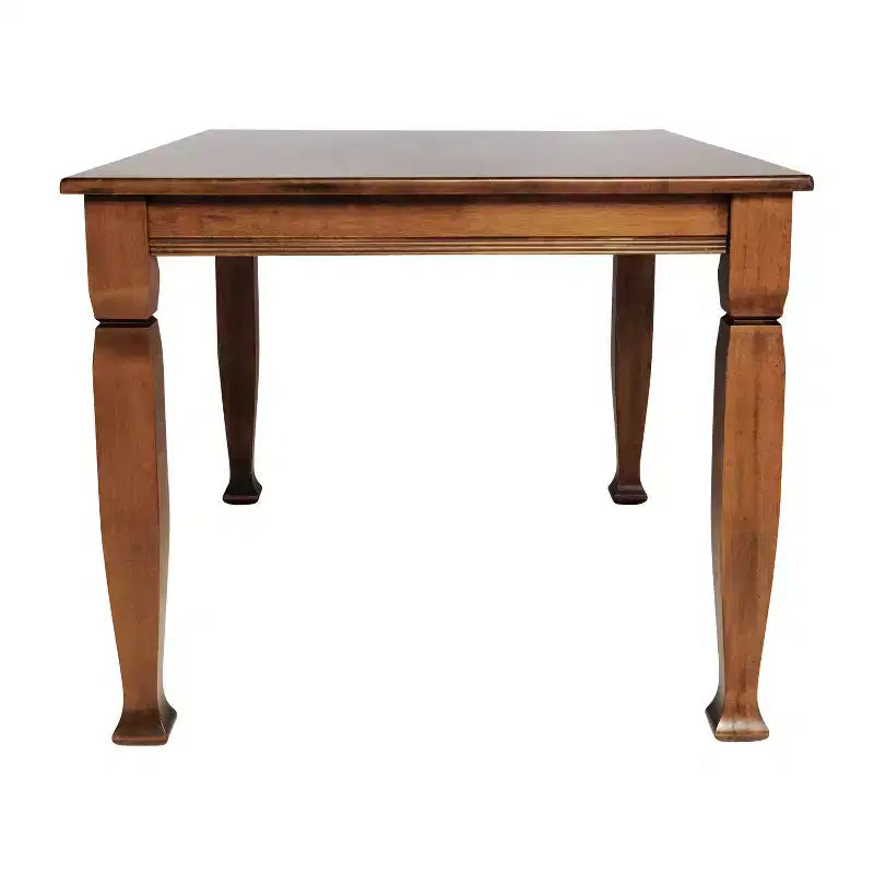 Tavolo da pranzo in legno con gambe intagliate