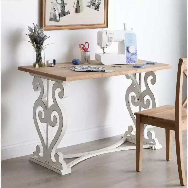Scrivania rustica in legno massello con gambe curve sbiancate