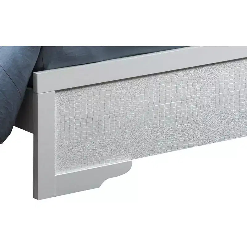 Letto matrimoniale con luci a LED e testiera trapuntata
