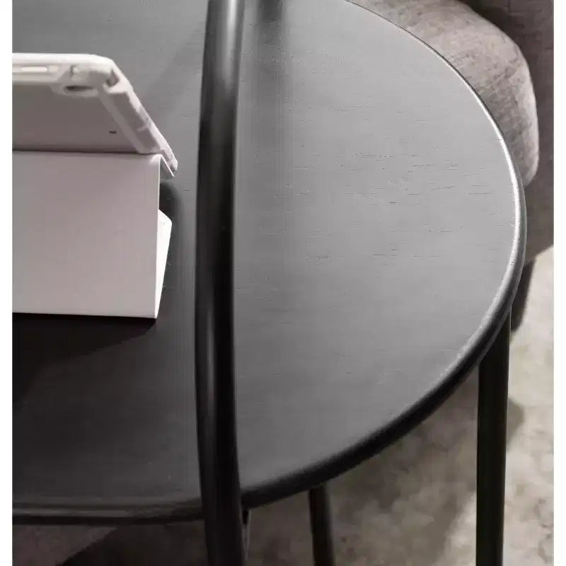 Tavolino a C in legno nero con base in metallo a capsula