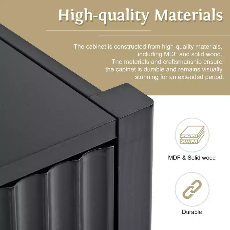 Grande credenza in legno con maniglie in metallo e 4 ante