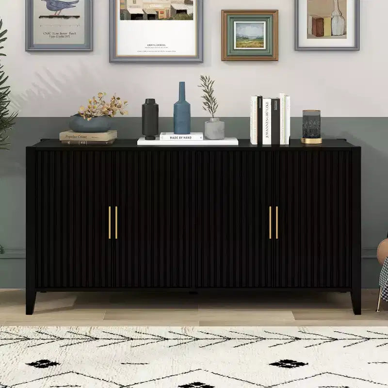 Grande credenza in legno con maniglie in metallo e 4 ante